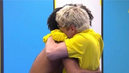 Juliano Floss chora ao encontrar Breno no Quarto Secreto: 'Meu Deus'