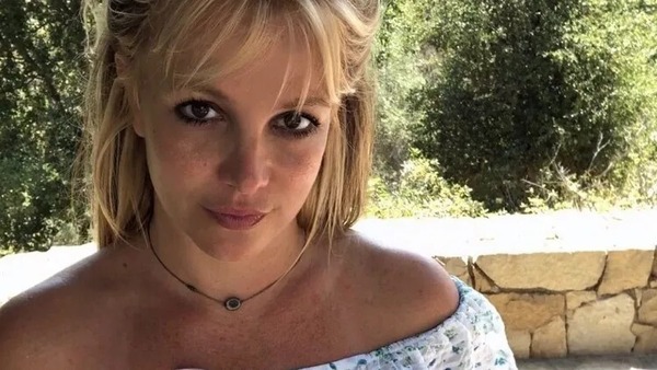 Britney Spears desativa redes sociais após ser presa por dirigir embriagada