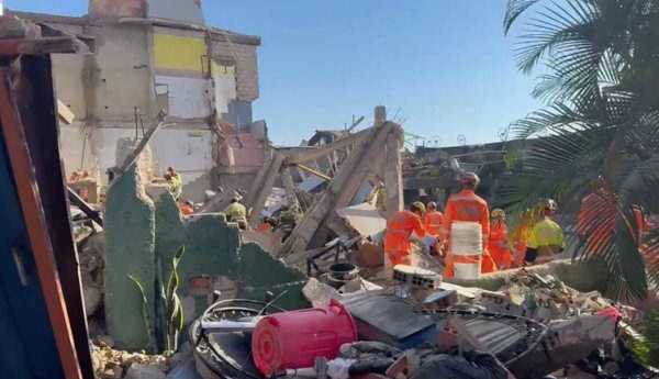 Bombeiros resgatam última vítima de escombros de lar de idosos em MG