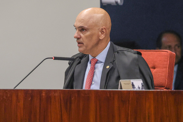 Oposição deve protocolar pedido de impeachment contra Moraes