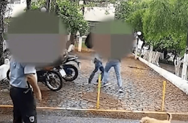 Segurança vê assalto e não ajuda vítima em universidade do Paraná