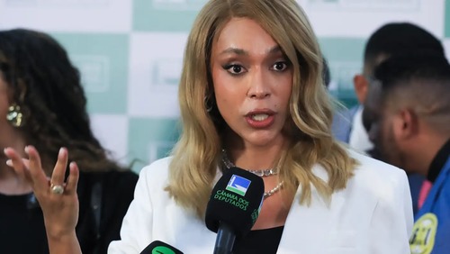 Câmara: Comissão de Direitos da Mulher elege primeira presidente trans