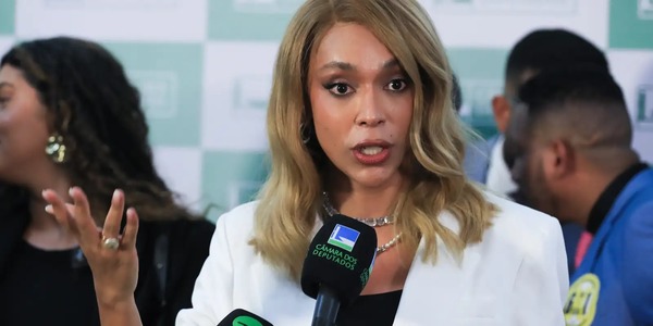 Erika Hilton processa Ratinho por transfobia: ‘Pagará pelos seus atos’