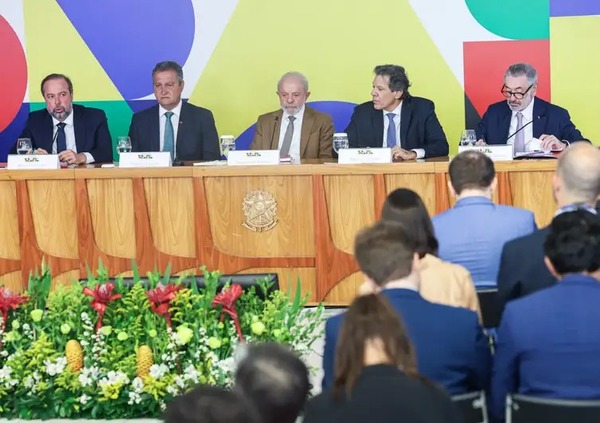 Governo Federal zera PIS e Cofins de diesel e pede a governadores para reduzirem ICMS dos combustíveis