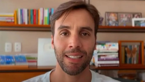 Daniel Cady, ex de Ivete Sangalo, é flagrado em viagem com amor do passado