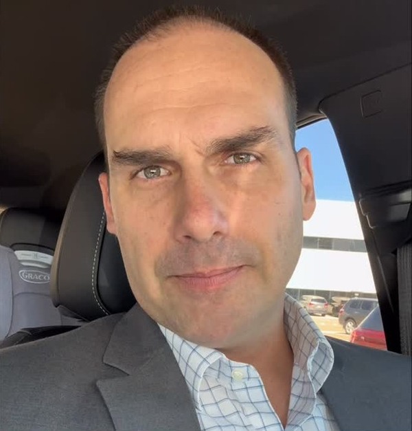 PF dá 15 dias para Eduardo se defender de processo por abandono de cargo