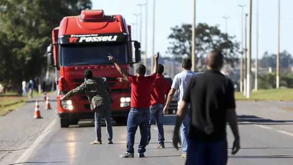 Caminhoneiros decidem nesta quinta-feira (19) sobre paralisação nacional