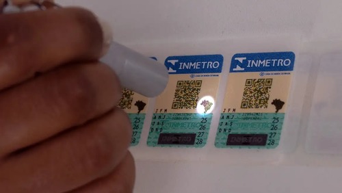 Selos antigos do Inmetro para capacete, extintor e GNV vencem em março