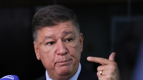 Dino dá 5 dias para senador explicar repasse de emendas à Lagoinha