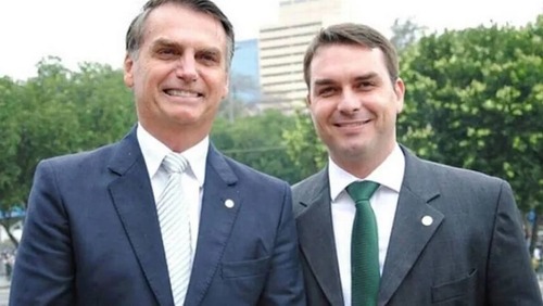 Flávio Bolsonaro pede aplicação de lei para prisão domiciliar do pai