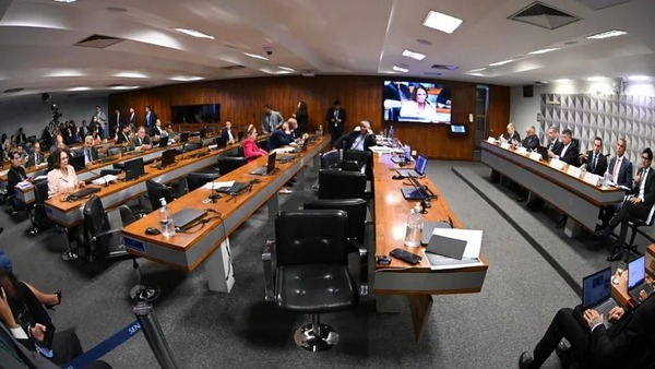 CPMI apura suspeita de câmera-escondida em sala com arquivos de Vorcaro