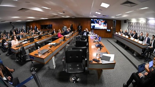 CPMI apura suspeita de câmera-escondida em sala com arquivos de Vorcaro