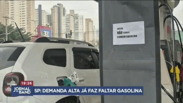 Distribuidoras limitam fornecimento, e postos ficam sem combustíveis