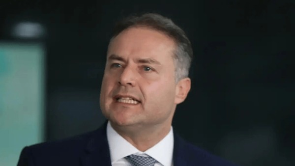 Ministro cobra governadores por ICMS e ironiza: "Sumiram os bonés do MAGA"