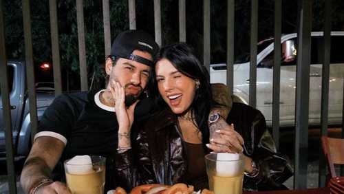 Zé Felipe compra flores para Ana Castela em show e diz: "Minha boiadeira"