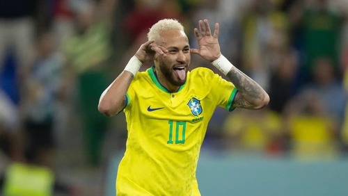 Poupado por controle de carga no Santos, Neymar passa 16h em jogo de pôquer