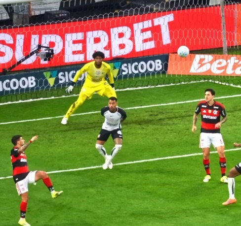 Árbitro de Corinthians x Flamengo relata que precisou de ajuda da polícia para entrar em vestiário