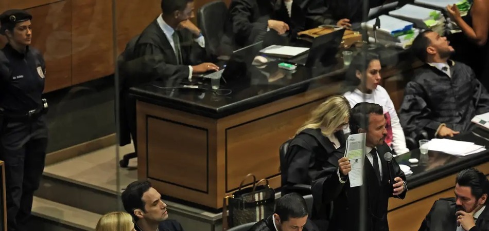 Advogados deverão pagar custos do adiamento da sessão sobre caso Henry