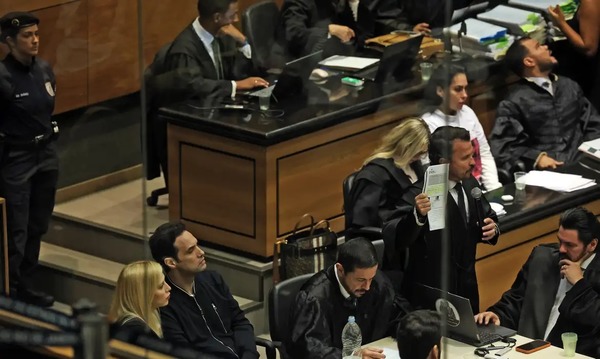 Advogados deverão pagar custos do adiamento da sessão sobre caso Henry