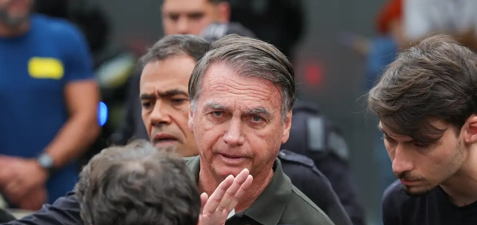 Alexandre de Moraes concede prisão domiciliar a Bolsonaro