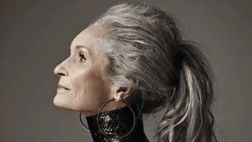 Morre Daphne Selfe, modelo mais velha do mundo, aos 97 anos
