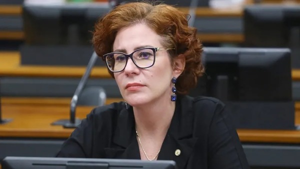 Justiça da Itália aceita extradição de Carla Zambelli ao Brasil