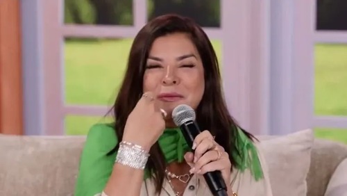 Mara Maravilha se autodeclara 'negona branca' e causa polêmica na web