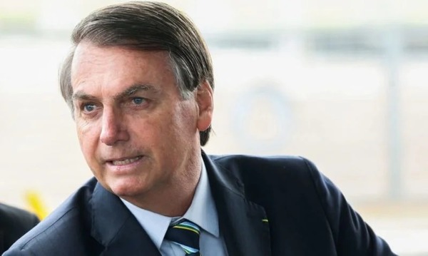 Jair Bolsonaro recebe alta hospitalar e segue para prisão domiciliar