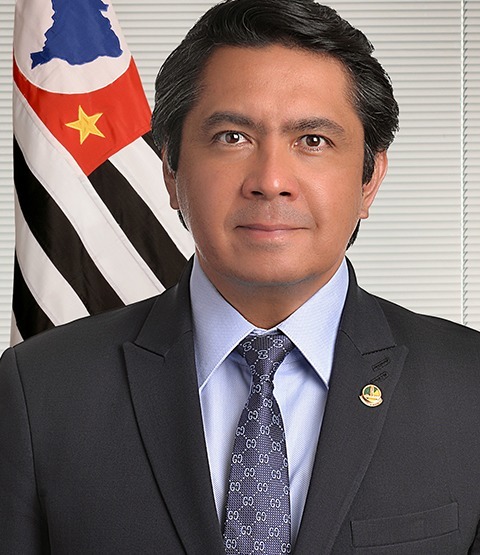 Quem é o senador que usava giroflex e deu 'carteirada' para fugir de multas