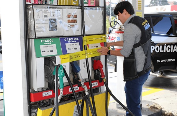 Fiscalização em postos e distribuidoras flagra margem de lucro de até 277%