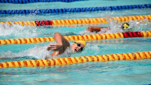 Natação supera corrida para fortalecer o coração, aponta estudo