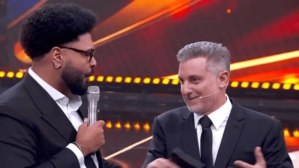 Paulo Vieira ironiza PowerPoint da GloboNews contra Lula no Melhores do Ano