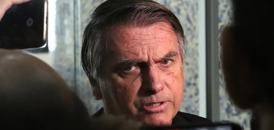 Defesa diz que Bolsonaro não tinha conhecimento sobre vídeo de Eduardo