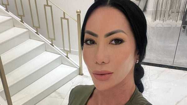 Mãe de um dos filhos de Ronaldo rebate críticas por perfil no OnlyFans