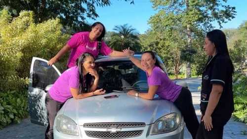 Funcionária de Virginia compra carro e agradece influenciadora