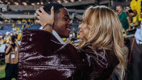 Esposa de Endrick celebra boa atuação pelo Brasil: 'Confie no Senhor'