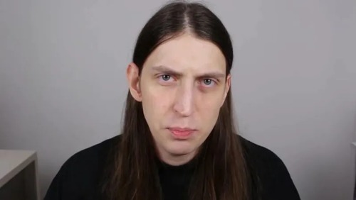 Ex-namorada de Felca expõe influenciador: 'Acabou com meu psicológico'