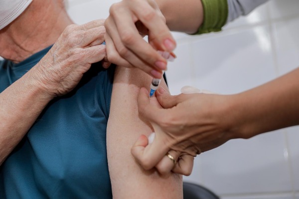 Vacina contra a Influenza segue disponível nas salas de vacina de Ribeirão Preto
