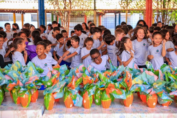 Prefeitura realiza entrega de ovos de Páscoa para alunos da rede municipal de Ribeirão Preto