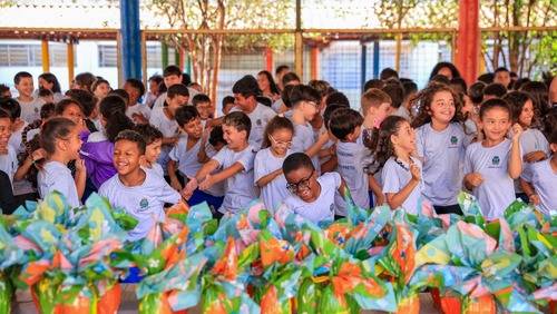 Prefeitura realiza entrega de ovos de Páscoa para alunos da rede municipal de Ribeirão Preto