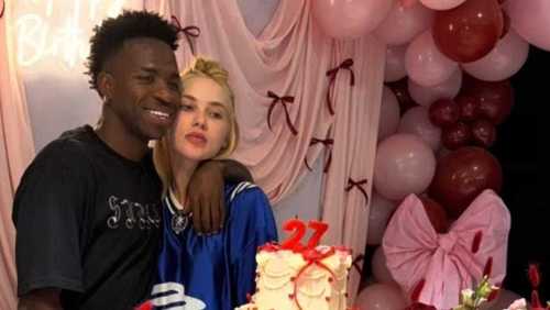 Crise no namoro? Reação de Virginia em festa surpresa chama atenção da web