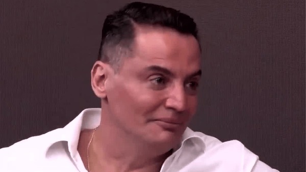 Leo Dias chora ao relembrar último encontro com a mãe: "Vi ela morrer"