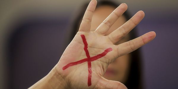 Audiência de jovem esfaqueada 15 vezes será realizada dia 15 de abril