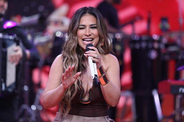 Simone Mendes rebate crítica por ser cristã e cantar safadeza: "Minha arte"