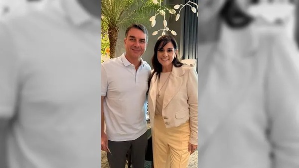 Flávio Bolsonaro se reúne com deputada do PP cogitada como opção de vice