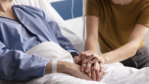 Casos de câncer devem chegar a 781 mil por ano no Brasil e reforçam debate sobre prevenção e acesso ao diagnóstico