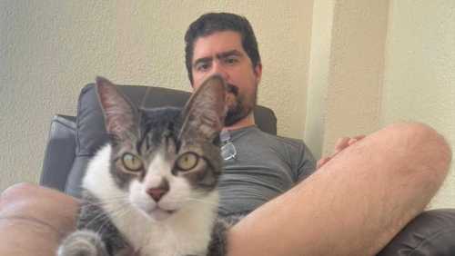 Quase 1 ano após AVC, YouTuber Pirulla reaparece nas redes sociais