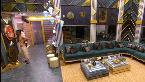 Boneco tenta apertar botão de desistência no 'BBB 26'; entenda