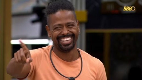 Leandro Boneco retorna à casa do BBB