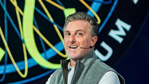 Globo muda grade de domingo e usa BBB para salvar Luciano Huck